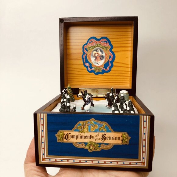 Mr. Christmas Vintage Light Up Motion Music Box Penguin Skating Igloo Tree Gift - Picture 4 of 10